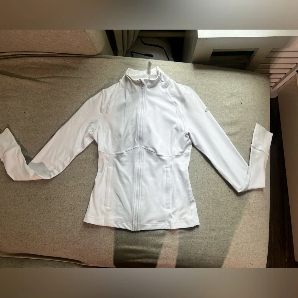 🤍Alo Yoga Formation Jacket White Sz S Sculpting Zip Up SOLD OUT - Picture 2 of 6